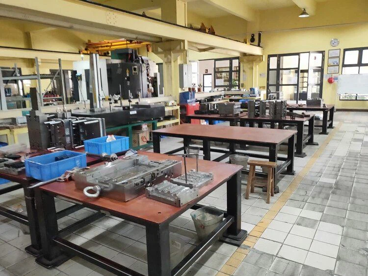 Custom Mould Service Workshop, Precision Injection & Die Casting Mould Manufacturing Factory
